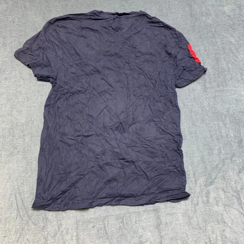 Tommy Hilfiger T Shirt Mens Medium Navy Blue V-Neck Embroidered Flag Classic